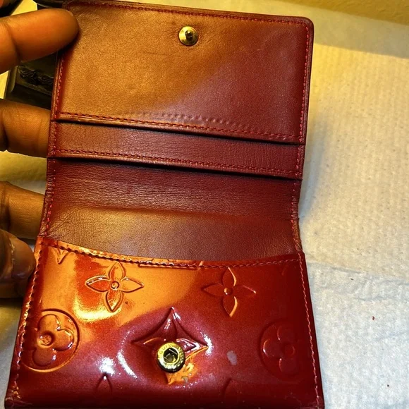 Louis Vuitton
Louis Vuitton Red Monogram Vernis Ludlow Wallet - Picture 9 of 10